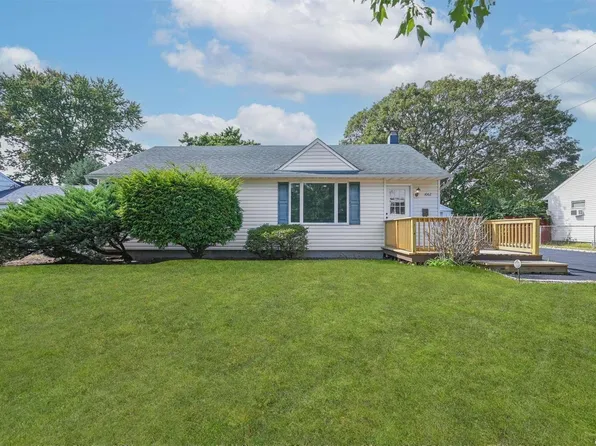 1062 Manor Lane, Bay Shore, NY 11706