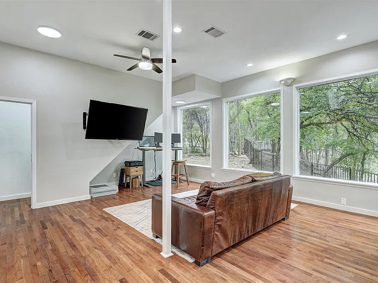 8804 Mountain Ridge Dr #B — Photo 8