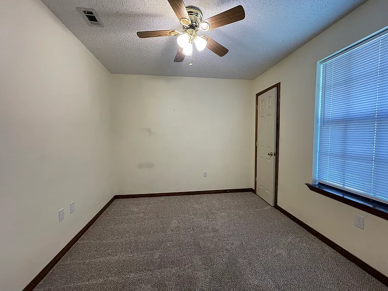 114 Fair Oaks Dr — Photo 8
