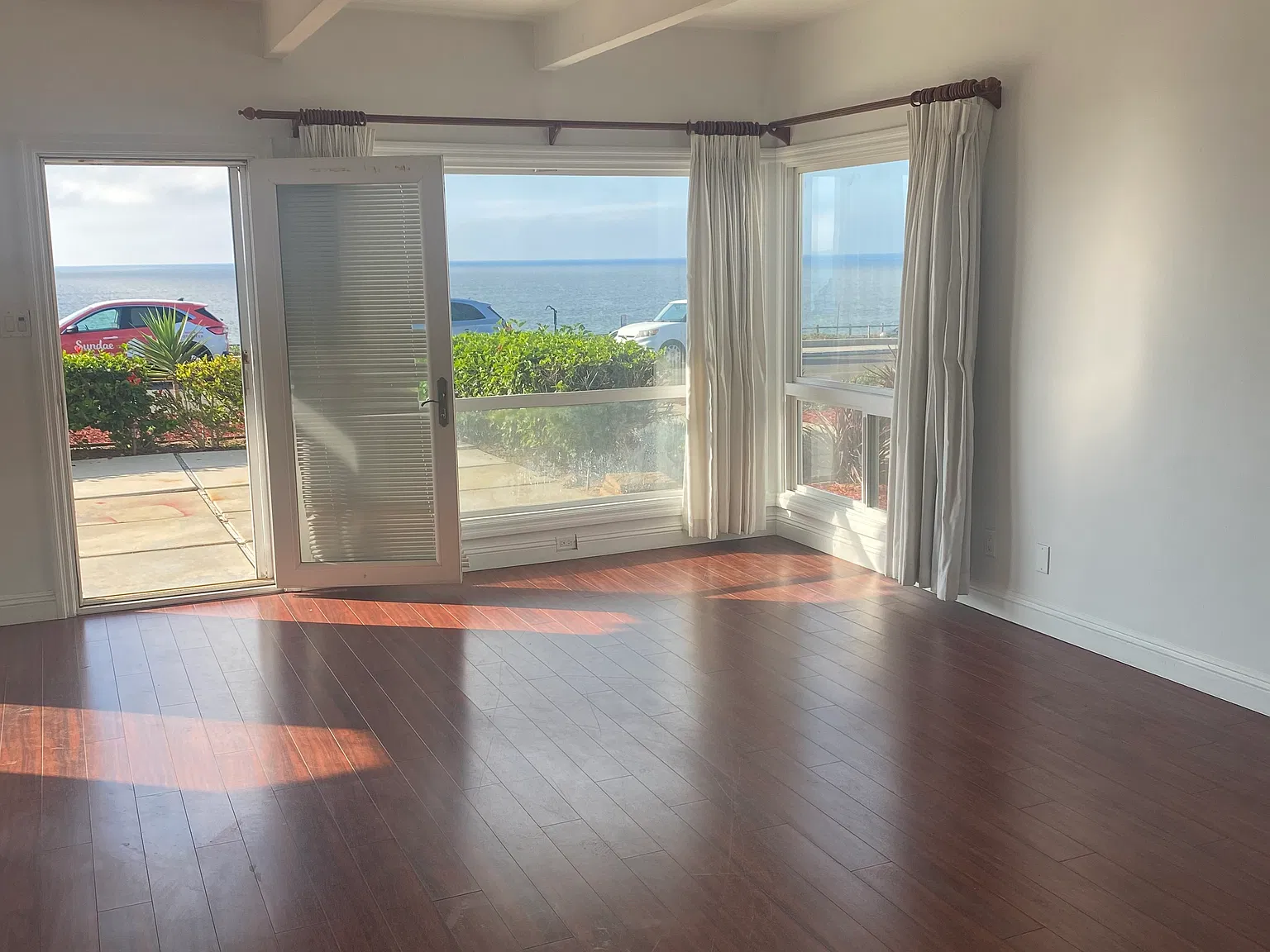 2 bed, 1000 sqft, $4,900 — Photo 2