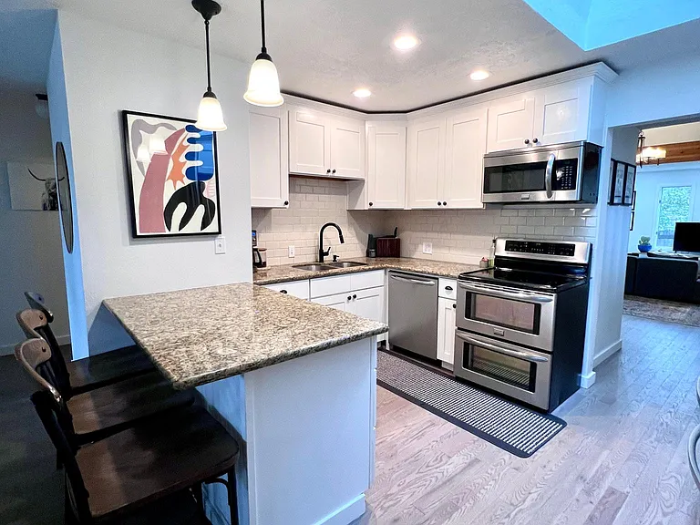 2443 Sunset Ave — Photo 7