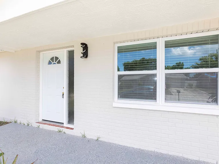 9026 Rainbow Ln — Photo 3