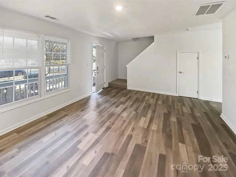 2118 Augusta St — Photo 5
