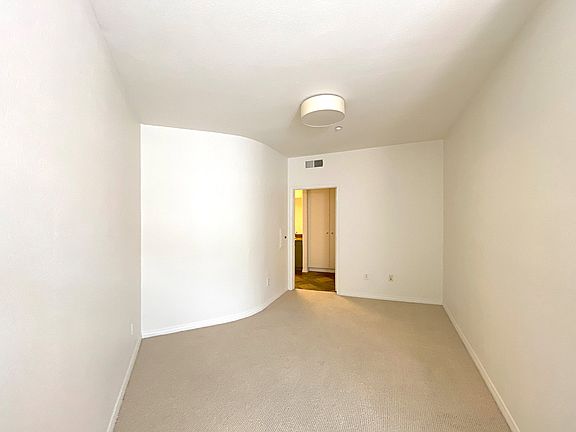 3rd image of 3957 30th St Unit 516
