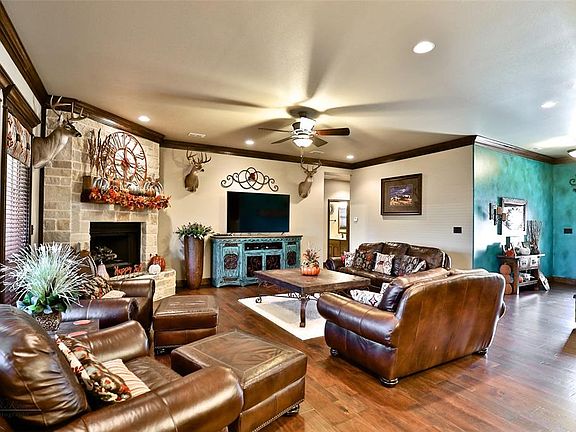 3rd image of 618 Mossy Oak Dr