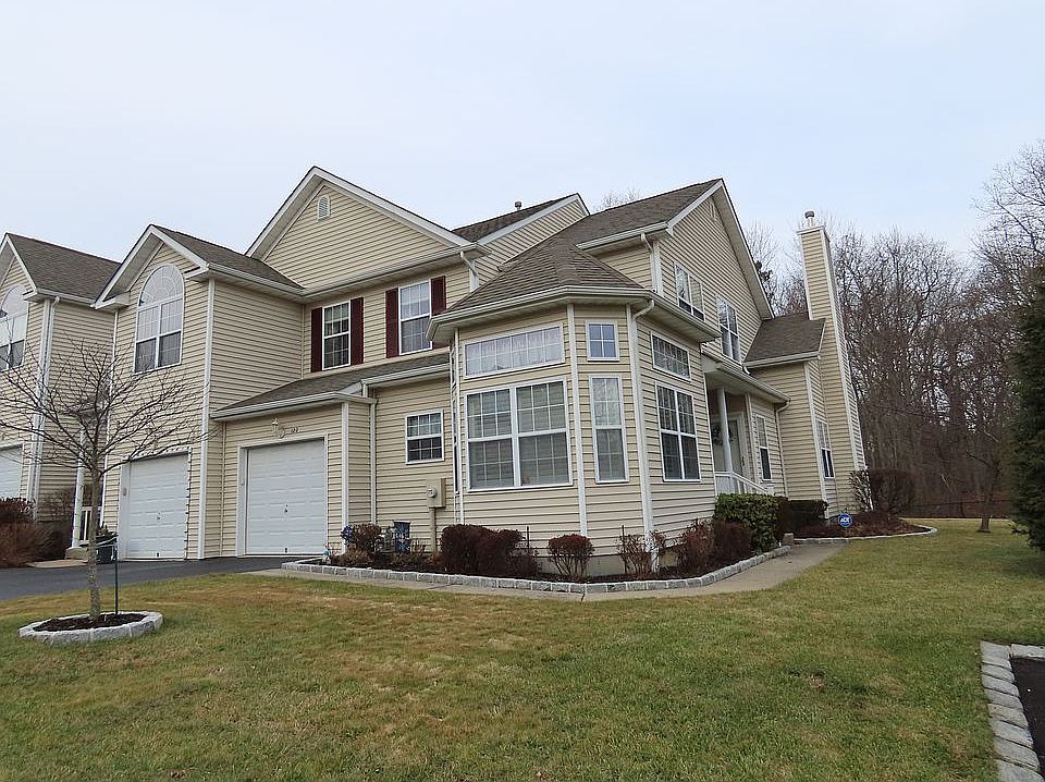 1st image of 120 Kettles Ln #120