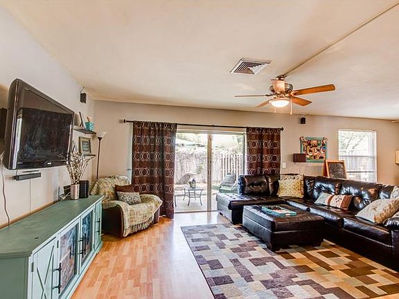 3rd image of 2075 Dawn Dr