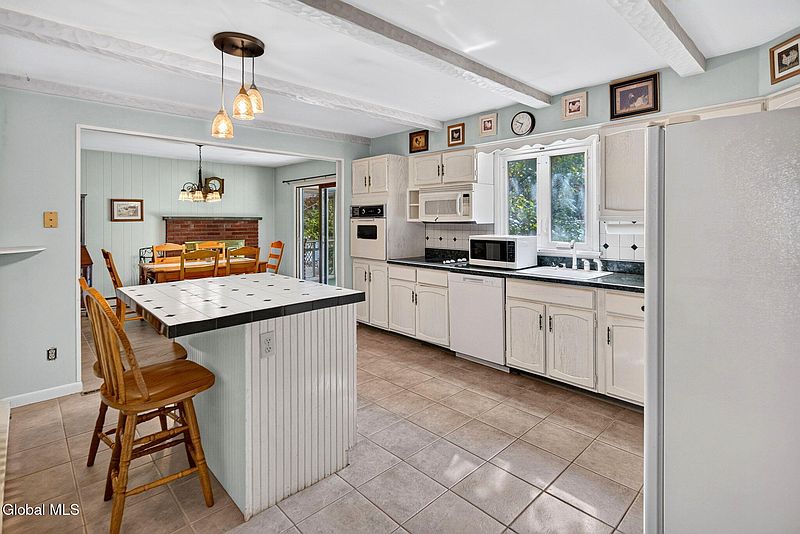 4th image of 304 New Salem Road