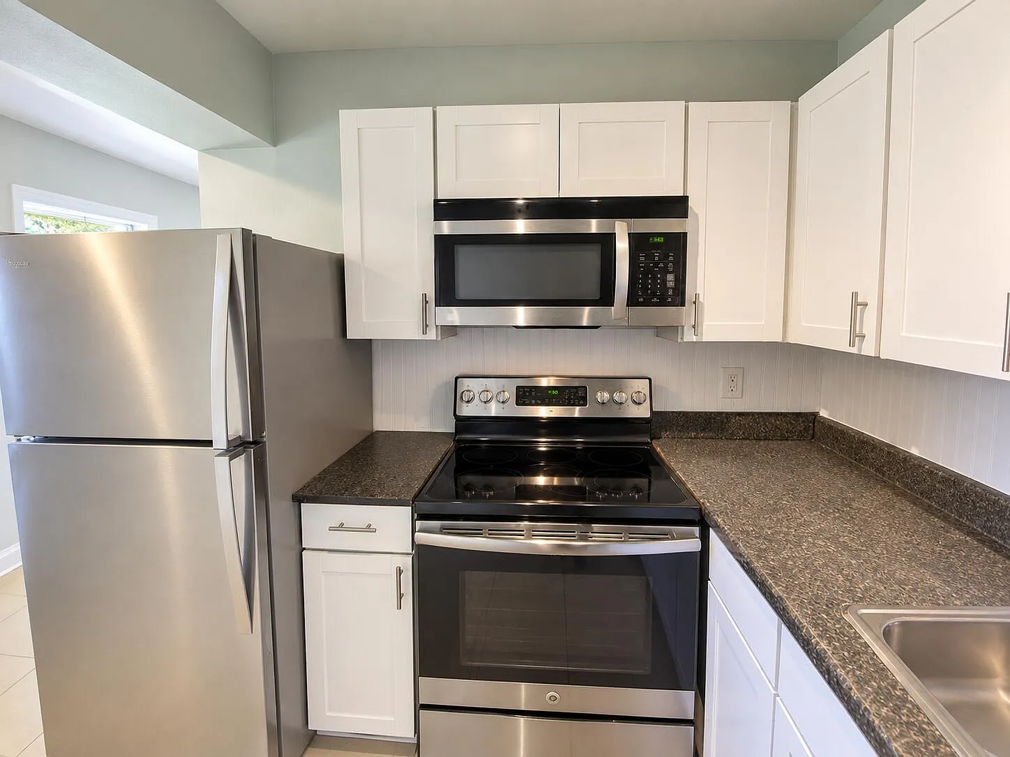 2 bed, 1.0 bath, 800 sqft, $2,100 — Photo 1