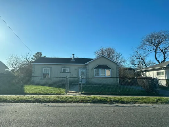 31 Croydon Rd, Amityville, NY 11701