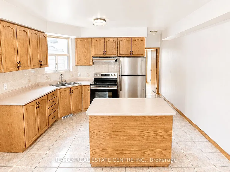 908 Ossington Ave #UPPER — Photo 3