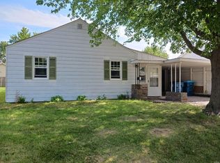 220 Picker Ave, Wood River, IL 62095