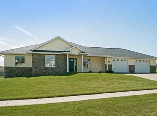 385 W Prairie Dr, Fairfax, IA 52228