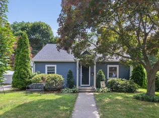 113 Farnum Rd, Waltham, MA 02453