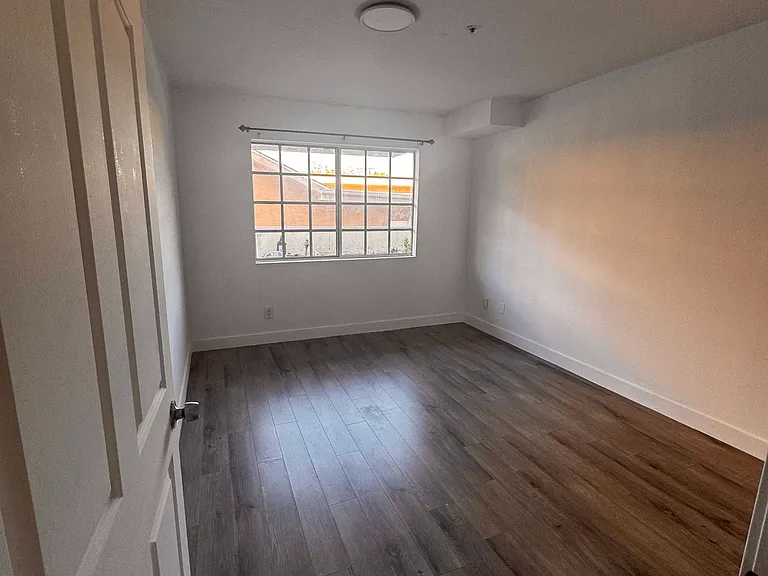 415 W Lexington Dr #2 — Photo 8