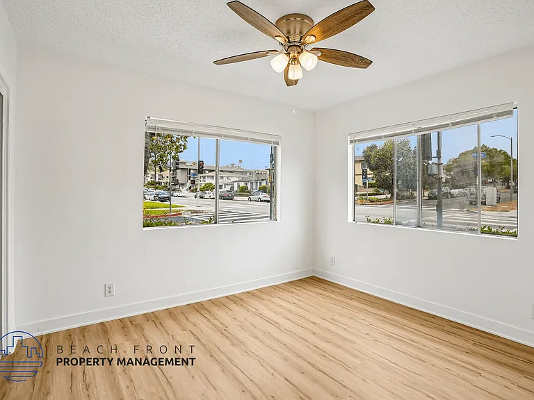914 Alma St. — Photo 2