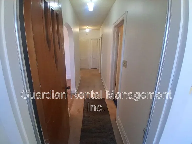166 Court St S — Photo 13
