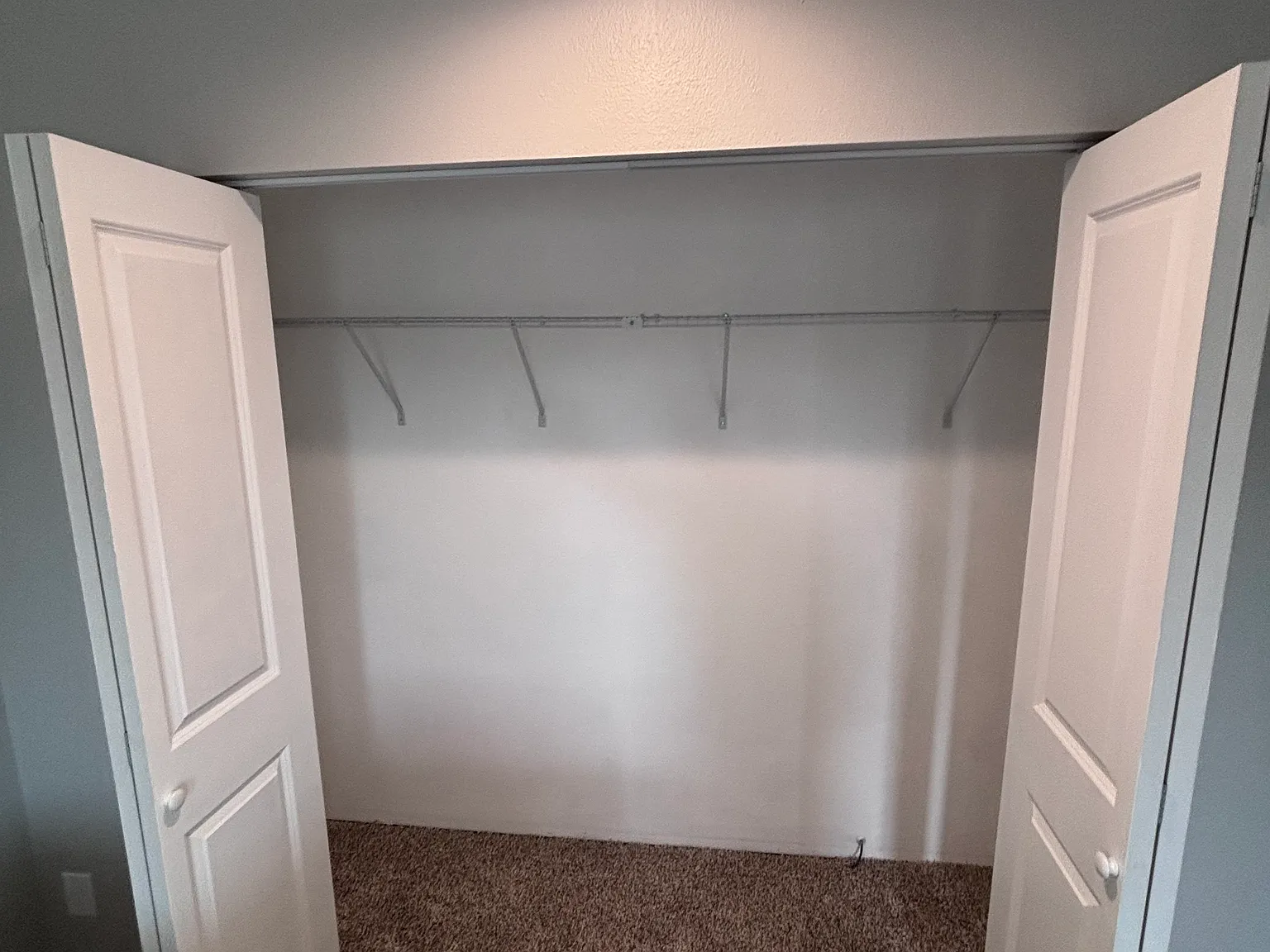 4 bed, 1010 sqft, $2,400 — Photo 2