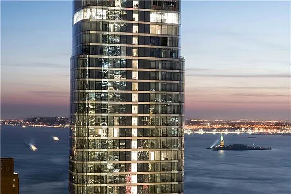 Rented by 50 West Sales Gallery | media 24