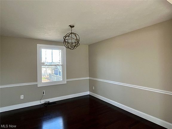 4th image of 845 Laurel Glens Dr