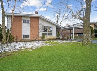 331 Forestway Dr, Northbrook, IL