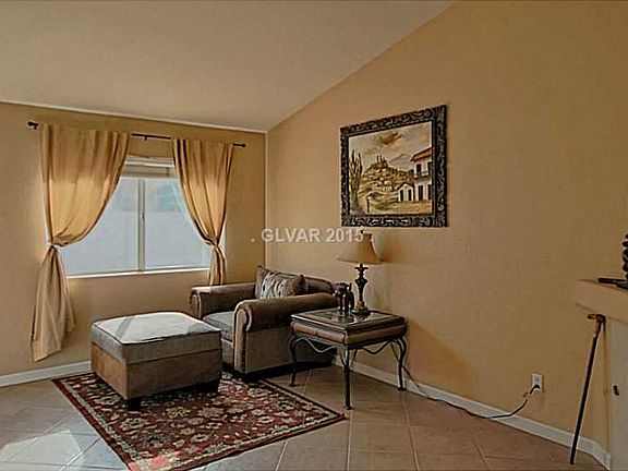 3rd image of 608 S Lively Fiesta Way