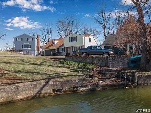3rd image of 3041 Walbridge Dr
