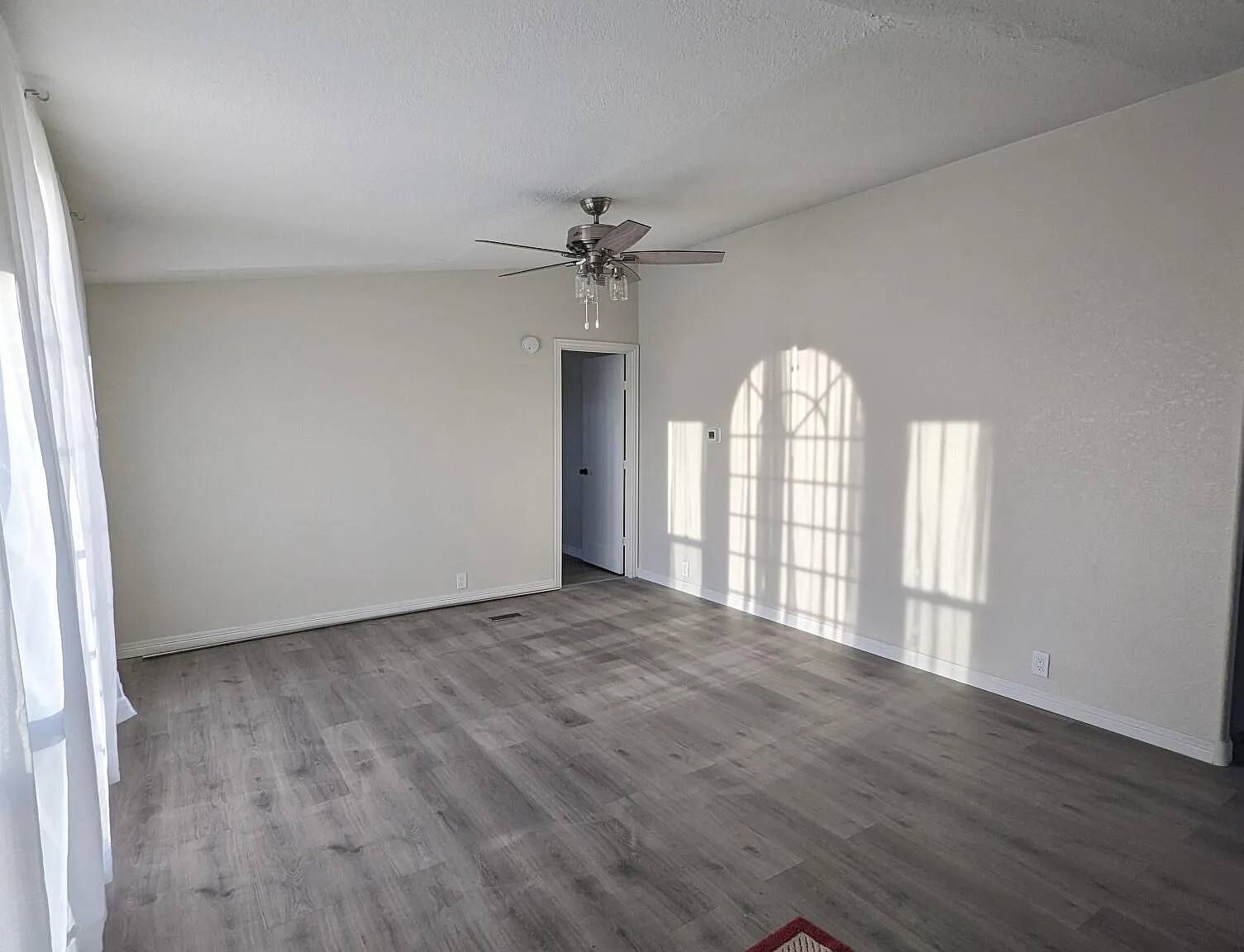 3 bed, 2.0 bath, 1905 sqft, $2,500 — Photo 4