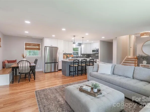2009 Edgewater Dr, Charlotte, NC 28210