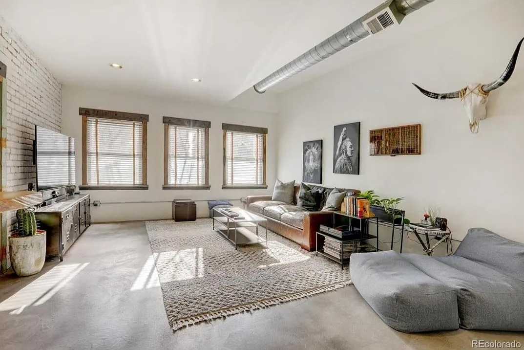 117 N Elati St — Photo 4