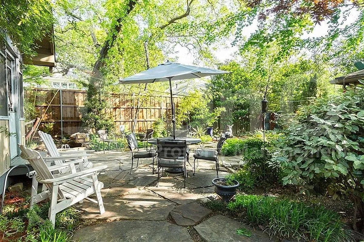 2 bed, 1.0 bath, 1100 sqft, $1,900 — Photo 4
