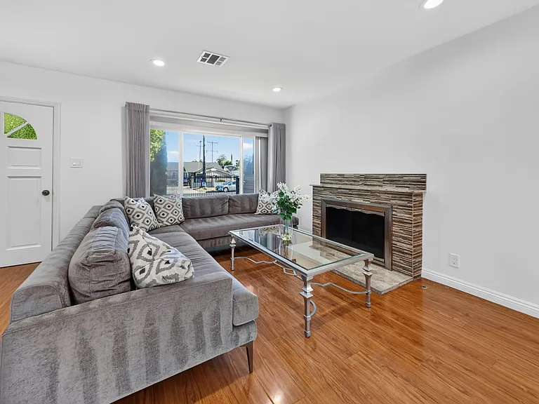 11407 Delano St — Photo 9