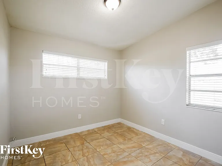1900 NW 187th St — Photo 13