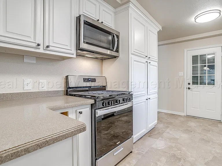 1813 Thomas Pl — Photo 16