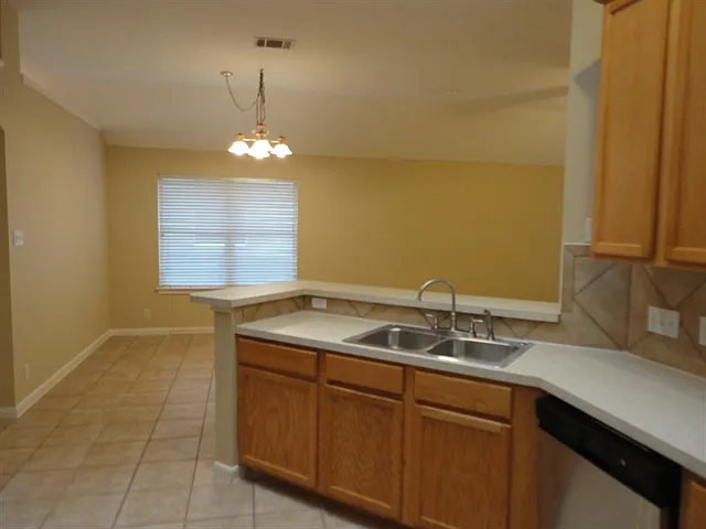 2116 Faldo Ln — Photo 4