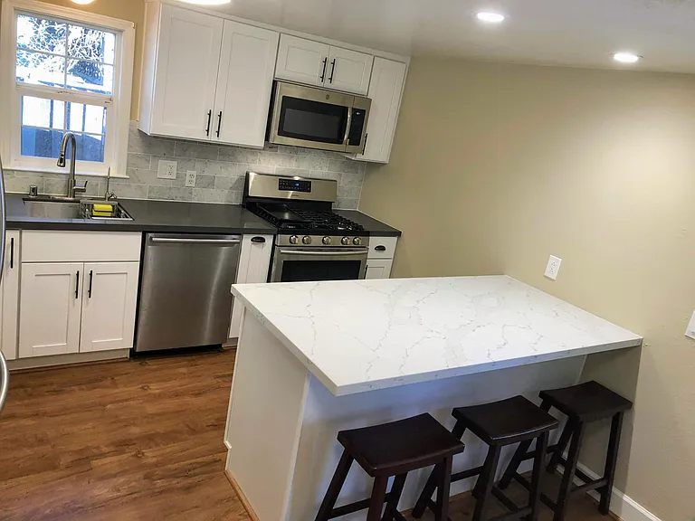 257 Mountain View Ave #B — Photo 4