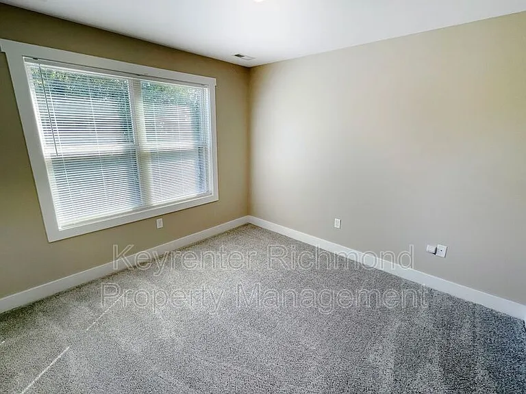 400 Dobson St — Photo 5