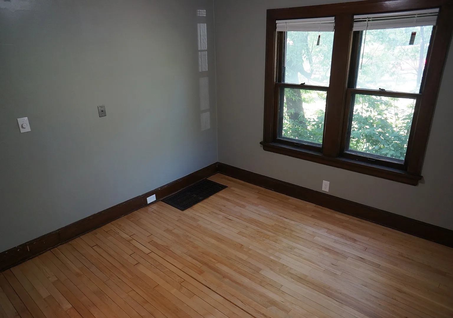 808 E 3rd Street — Photo 3