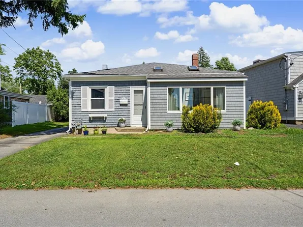26 Bowden Ave, Barrington, RI 02806