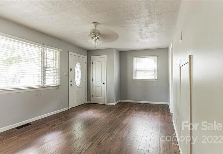 7605 Summerfield Rd — Photo 2