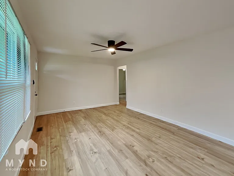 352 Melpar Dr — Photo 6