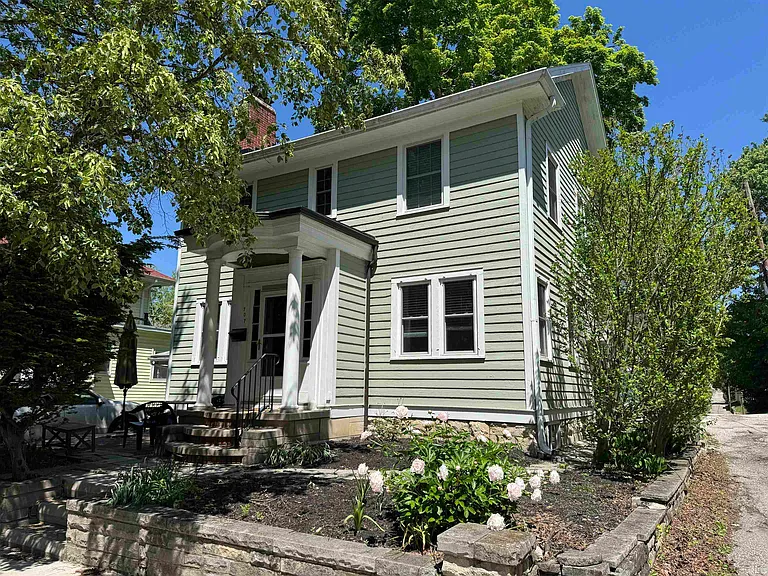 707 E University St — Photo 1