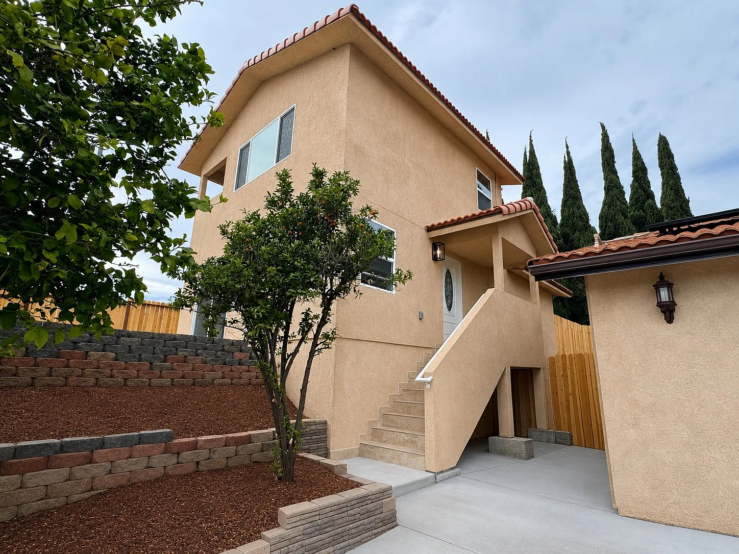 3 bed, 1200 sqft, $3,900 — Photo 1