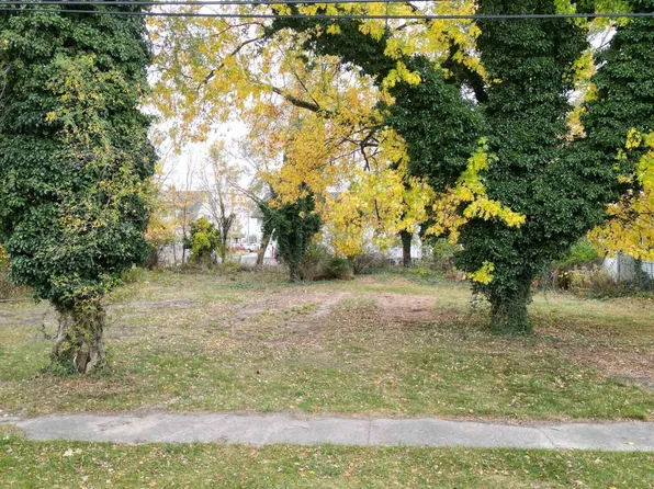 814/WOODLAW Grand Ave, Grand Haven, MI 49417