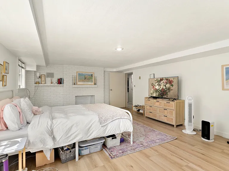 1526 Thorndyke Ave W — Photo 22
