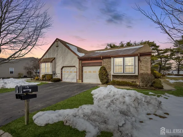145 Concordia Cir #A, Monroe Township, NJ 08831