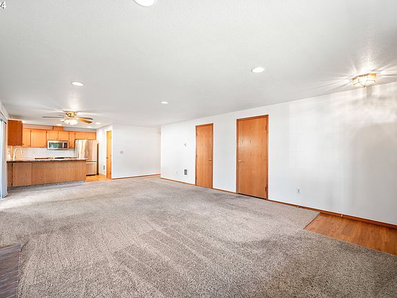 5th image of 10919 NE 71st St