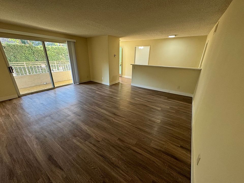 1st image of 5204 Yarmouth Ave APT 211