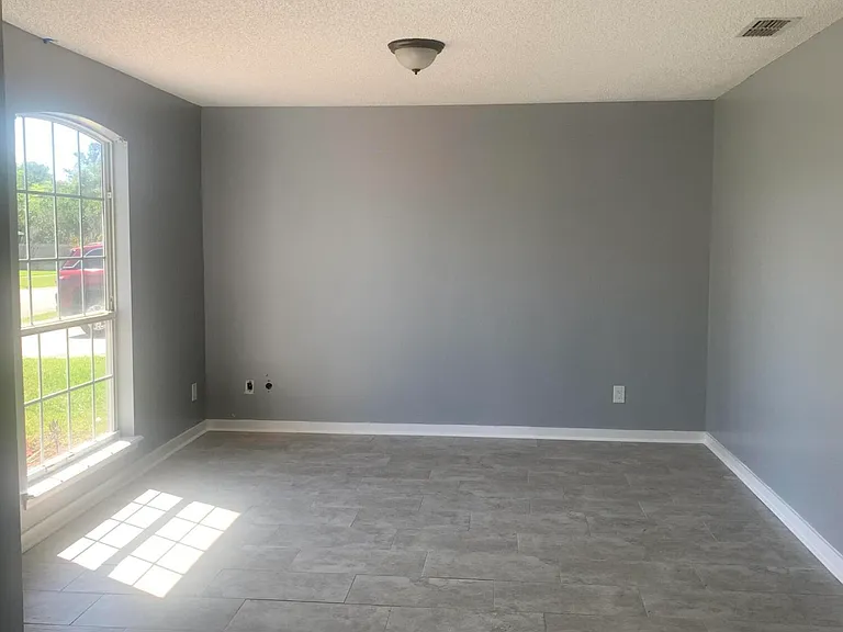 1752 Glen Laurel Dr — Photo 4