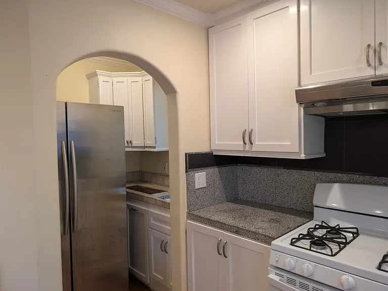 864 Lewis Ave — Photo 8